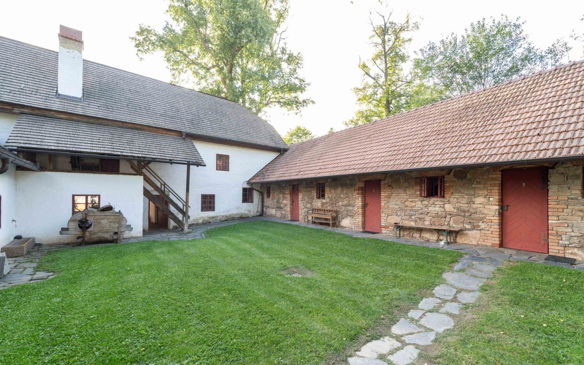Porcuv Mlyn Hotel Bykovice Екстериор снимка