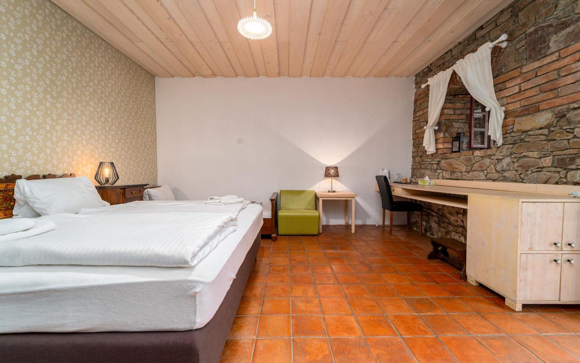 Porcuv Mlyn Hotel Bykovice Екстериор снимка