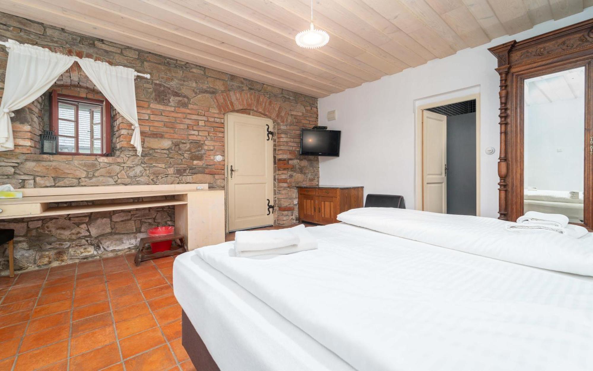 Porcuv Mlyn Hotel Bykovice Екстериор снимка