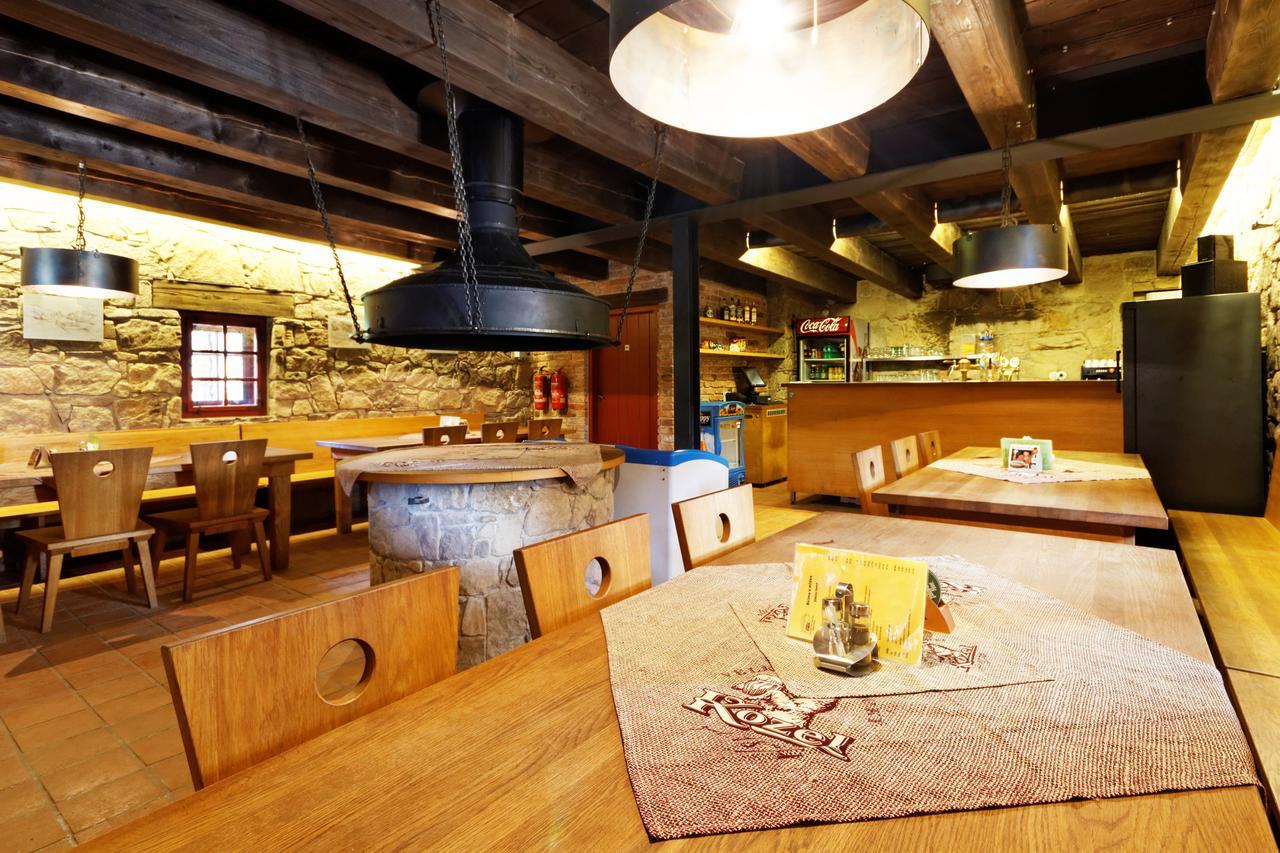 Porcuv Mlyn Hotel Bykovice Екстериор снимка